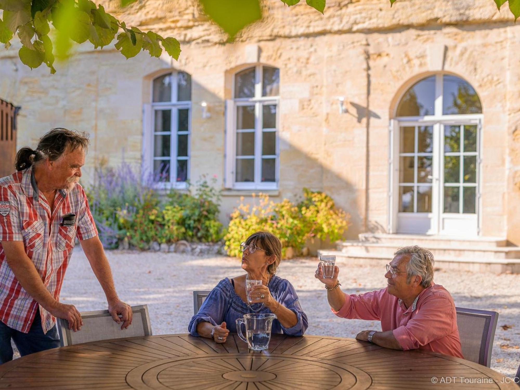 Maison Troglodyte Elegante Avec Spa, Salle De Jeux Et Jardin Clos A Vouvray - Fr-1-381-87 Eksteriør billede