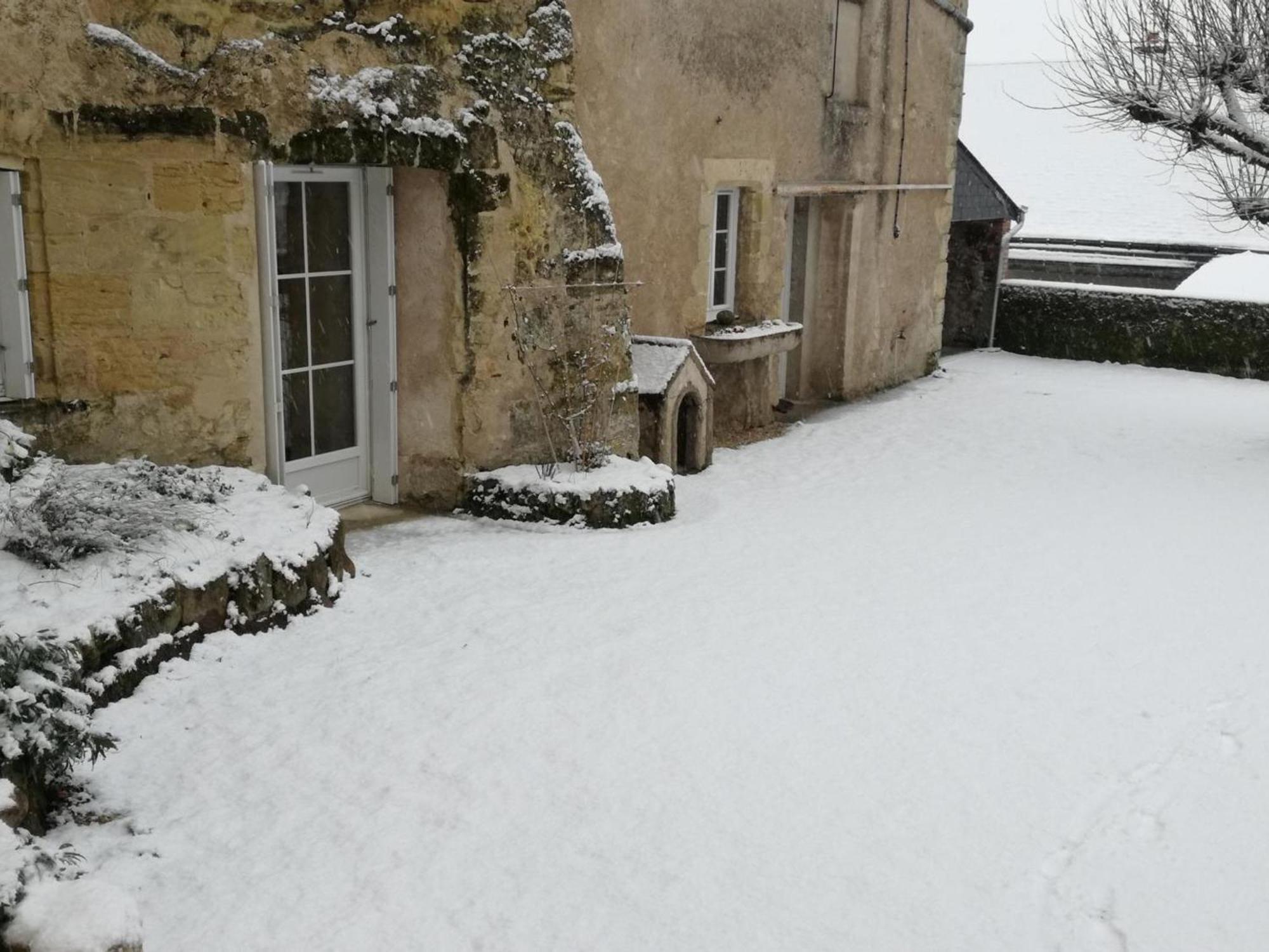 Maison Troglodyte Elegante Avec Spa, Salle De Jeux Et Jardin Clos A Vouvray - Fr-1-381-87 Eksteriør billede