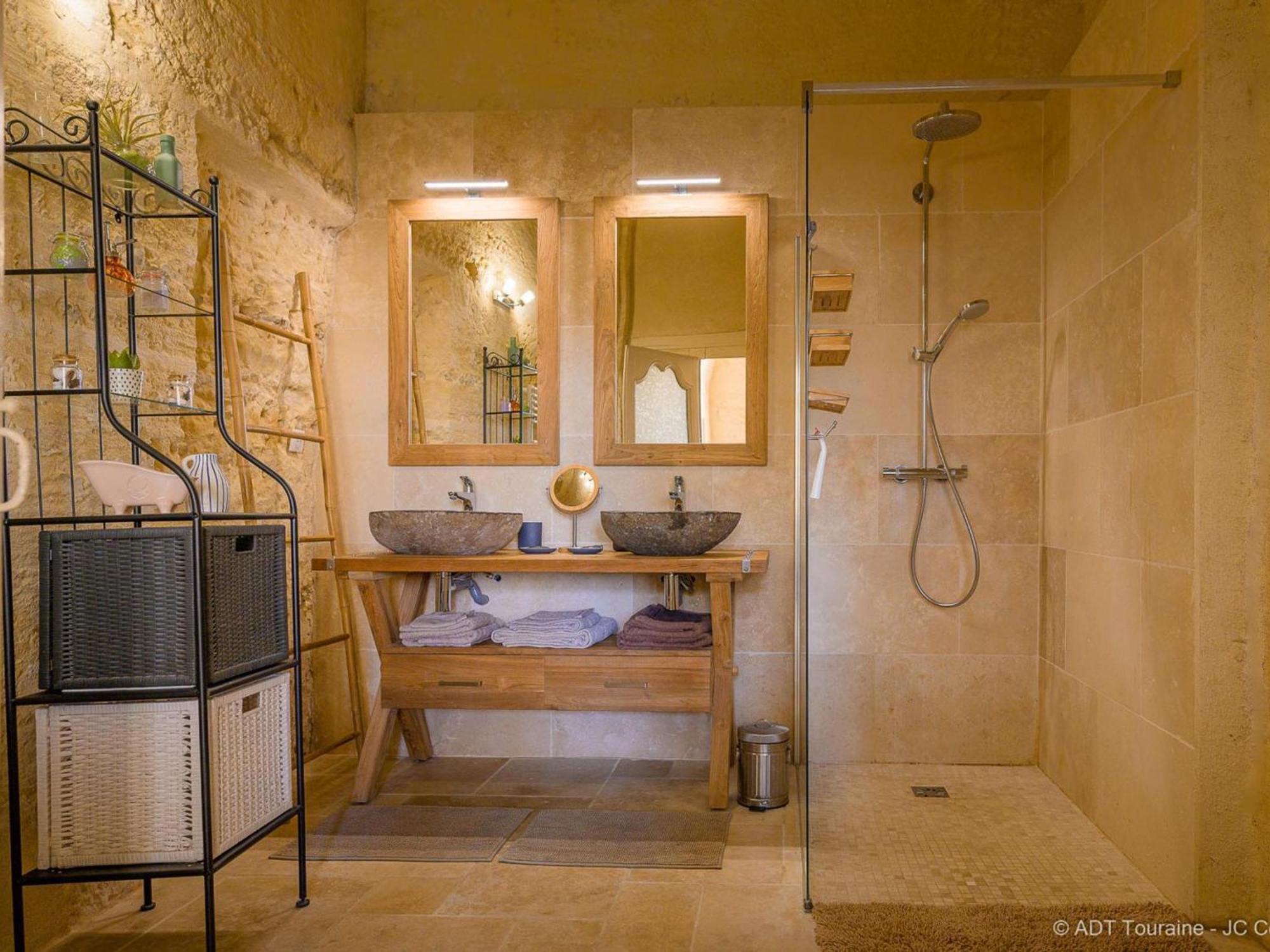 Maison Troglodyte Elegante Avec Spa, Salle De Jeux Et Jardin Clos A Vouvray - Fr-1-381-87 Eksteriør billede