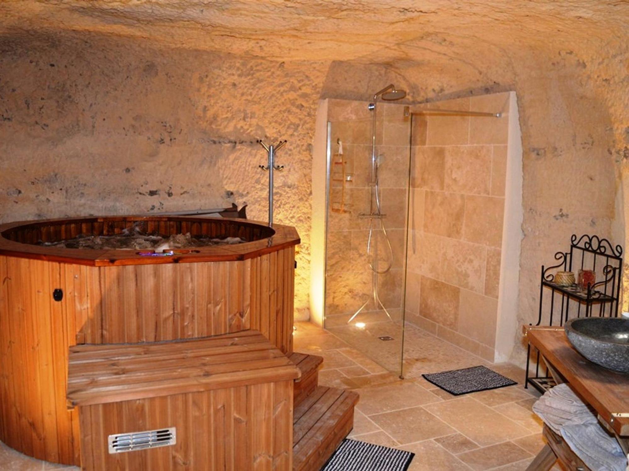 Maison Troglodyte Elegante Avec Spa, Salle De Jeux Et Jardin Clos A Vouvray - Fr-1-381-87 Eksteriør billede