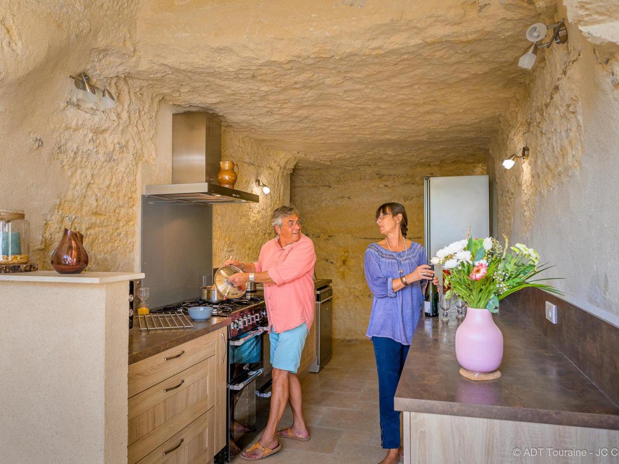 Maison Troglodyte Elegante Avec Spa, Salle De Jeux Et Jardin Clos A Vouvray - Fr-1-381-87 Eksteriør billede