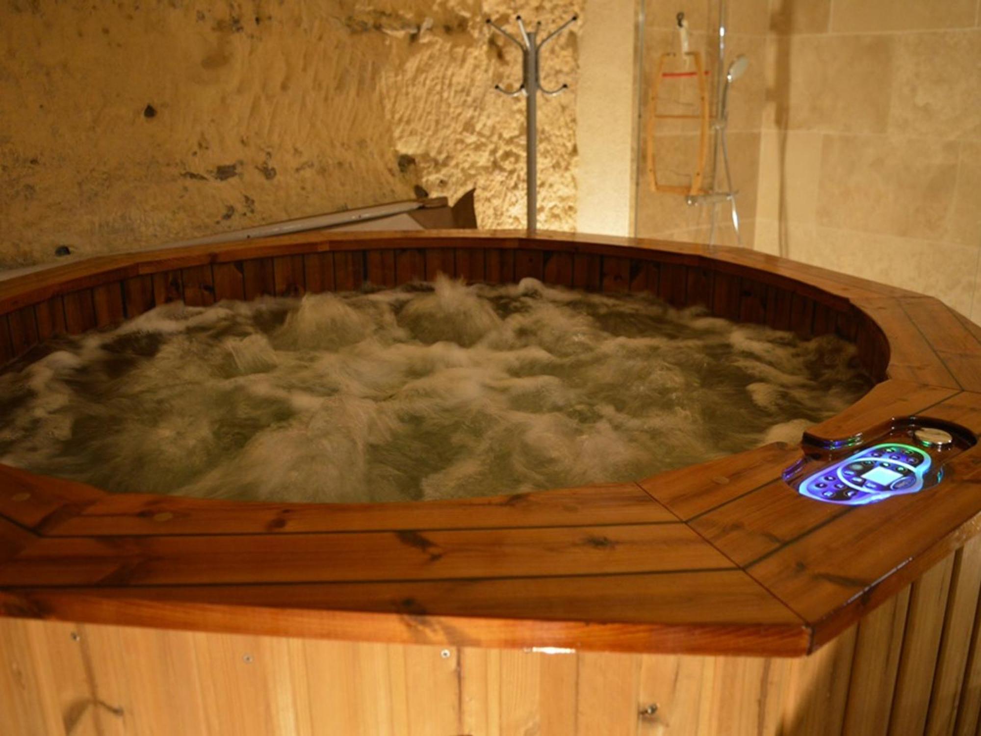 Maison Troglodyte Elegante Avec Spa, Salle De Jeux Et Jardin Clos A Vouvray - Fr-1-381-87 Eksteriør billede