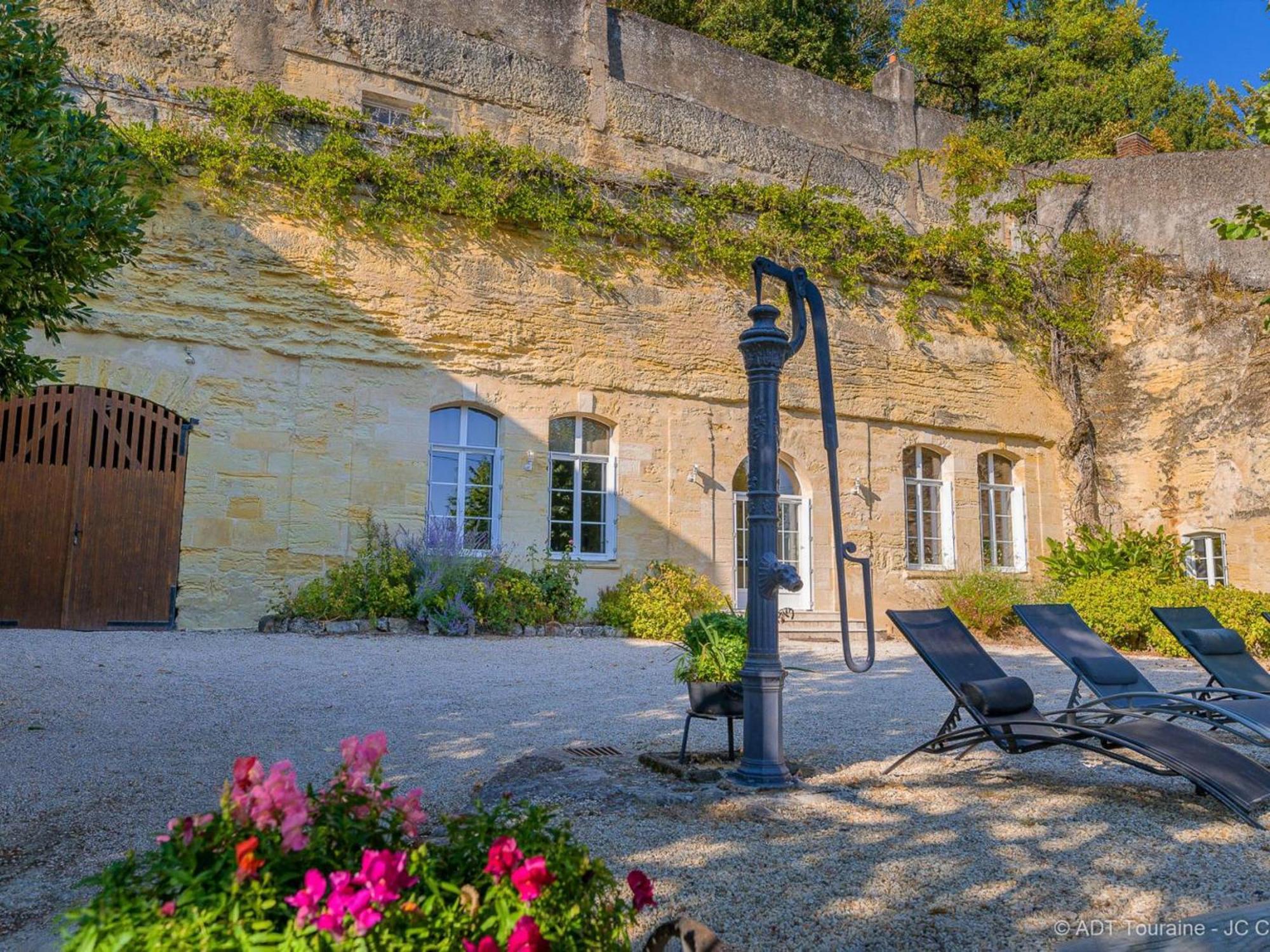 Maison Troglodyte Elegante Avec Spa, Salle De Jeux Et Jardin Clos A Vouvray - Fr-1-381-87 Eksteriør billede